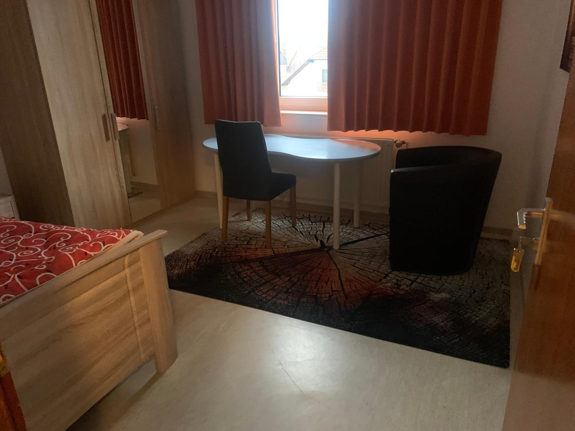 Monteure & Handwerker Einfach, Unkompliziert Und Preiswert In Алсфелд Екстериор снимка