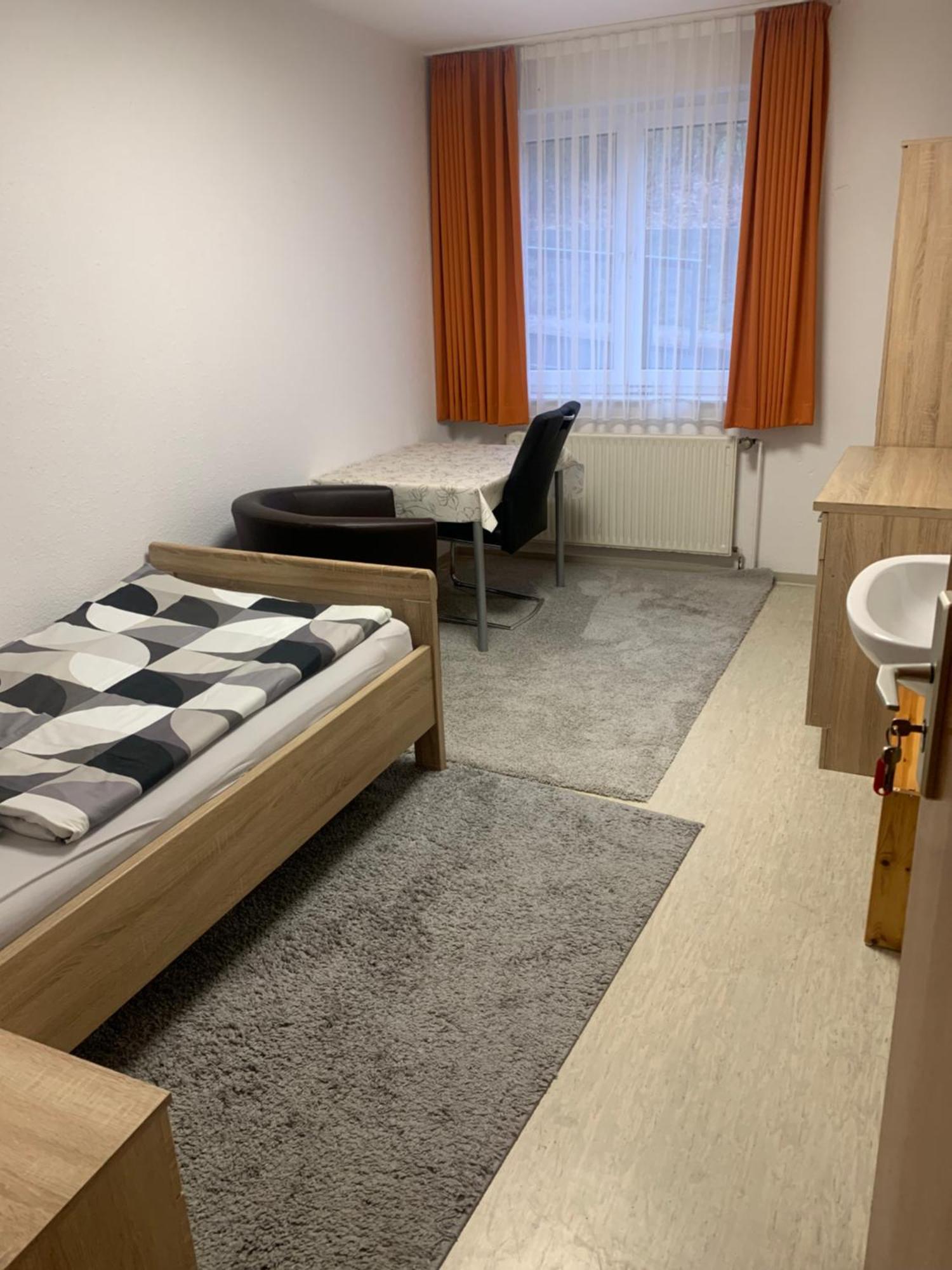 Monteure & Handwerker Einfach, Unkompliziert Und Preiswert In Алсфелд Екстериор снимка