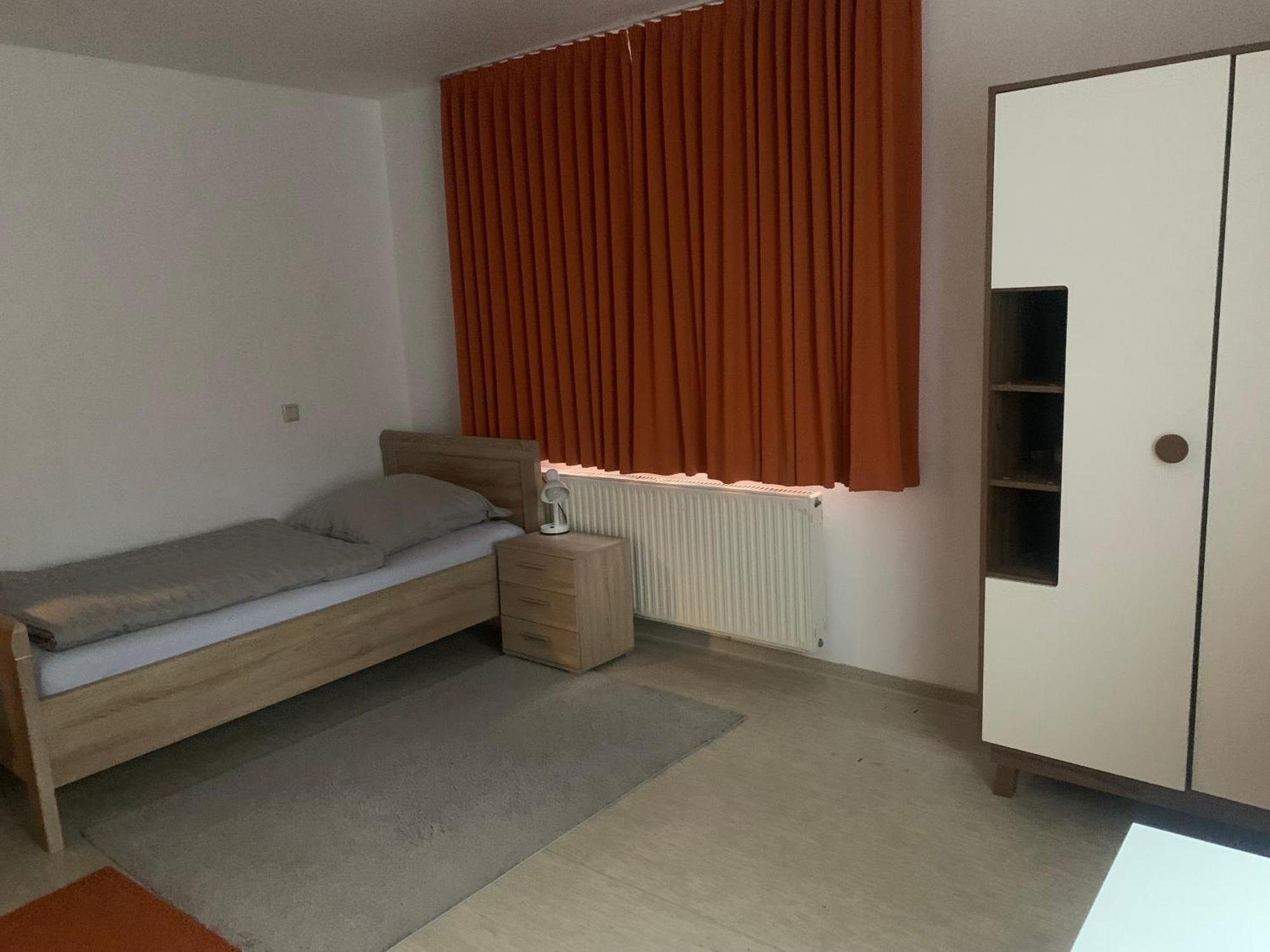 Monteure & Handwerker Einfach, Unkompliziert Und Preiswert In Алсфелд Екстериор снимка